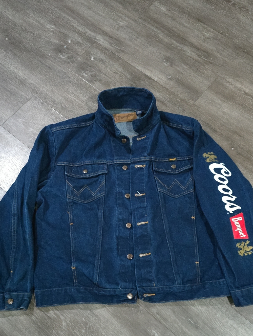 Wrangler x Coors Banquet Limited Edition Denim Jacket XL Heavyweight Trucker
Lis